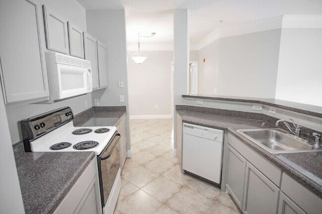 Foto del edificio - Gorgeous Condo near beaches, shopping and highways