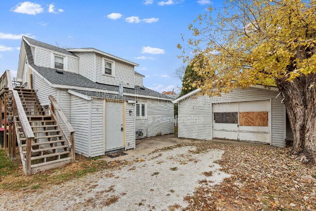 Photo - 605 N Perry St Apartment