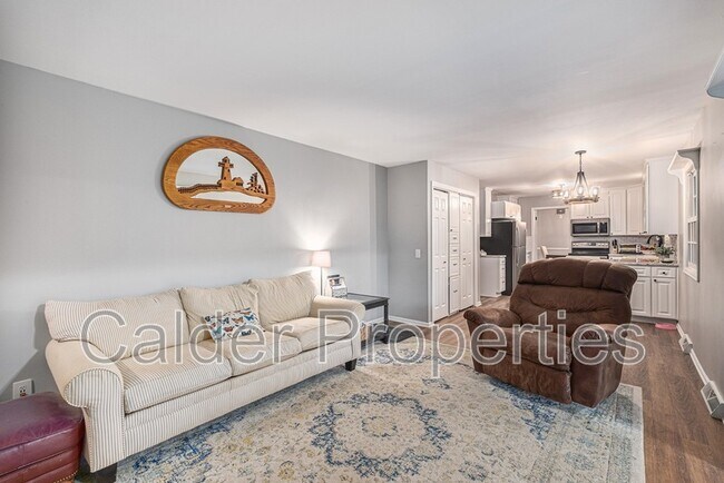 Building Photo - 1269 Banbury Ave NE