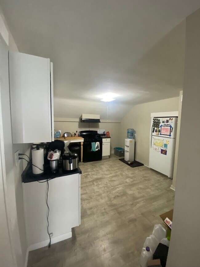 68 W University St Unit Upper, Alfred, NY 14802 Apartments in Alfred