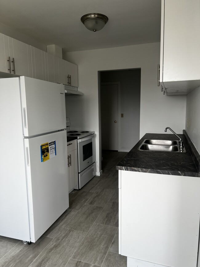 Building Photo - 9527-998A 98a Ave
