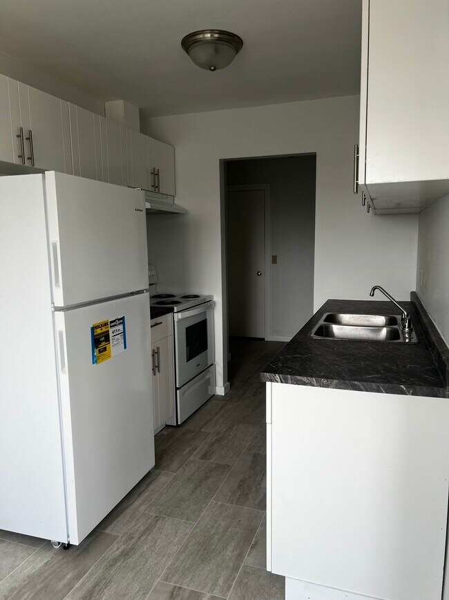 Photo du bâtiment - 9527-998A 98a Ave