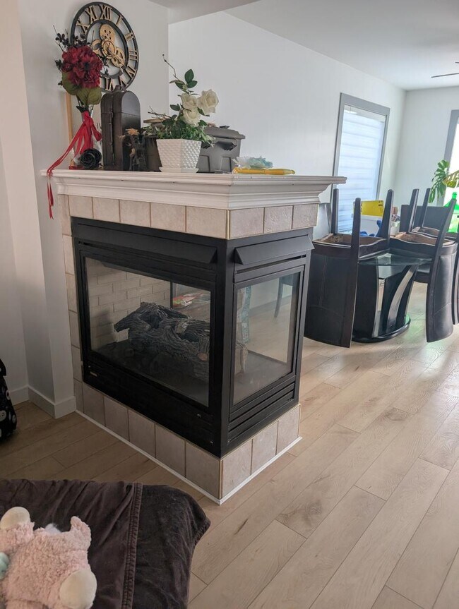 Photo du bâtiment - 3.0 bedroom in Calgary Alberta T2Z 0N1