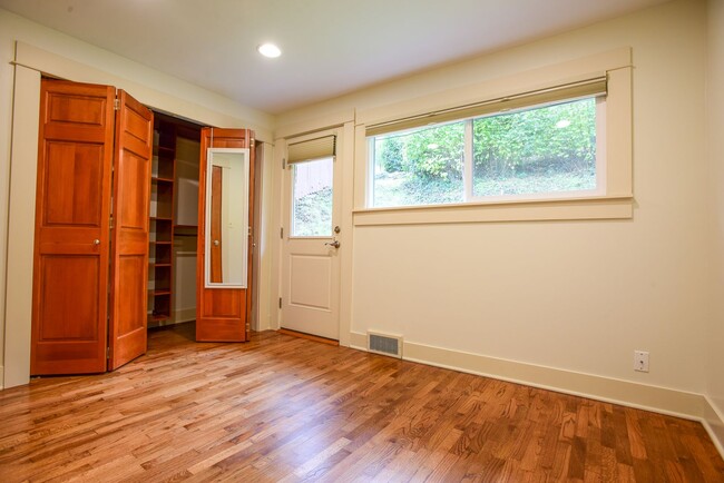 Foto del edificio - Amazing Home Available in Queen Anne. LEAS...