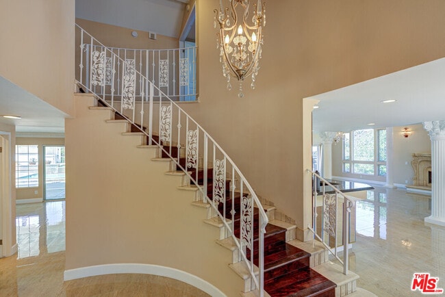 Building Photo - 4041 Alonzo Ave