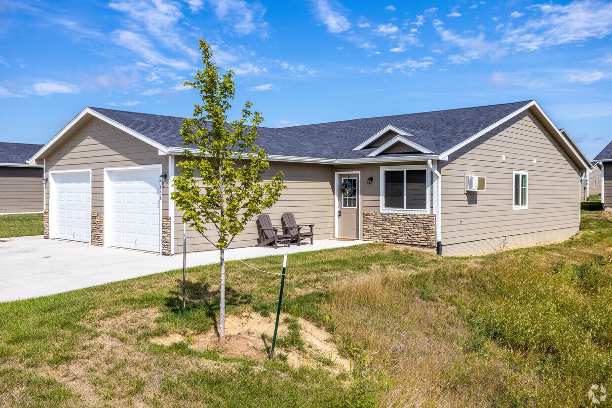 Yellowbanks by Kading Apartments in Pleasant Hill, IA