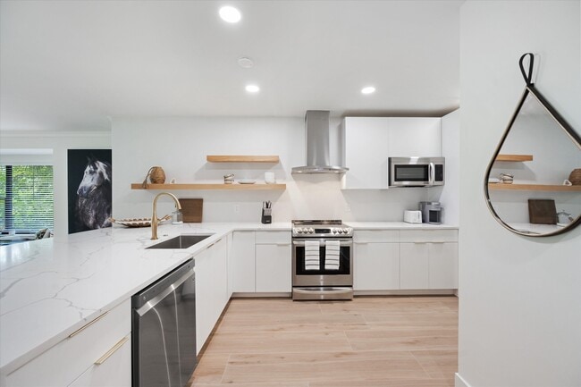 Building Photo - 2810 Polo Island Dr