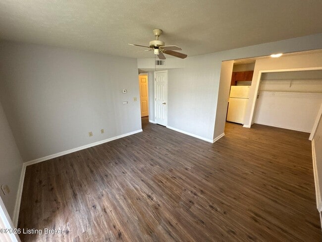 Foto del edificio - 4101 Blue Lick Ct