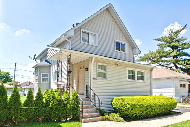 Building Photo - 4030 Prairie Ave