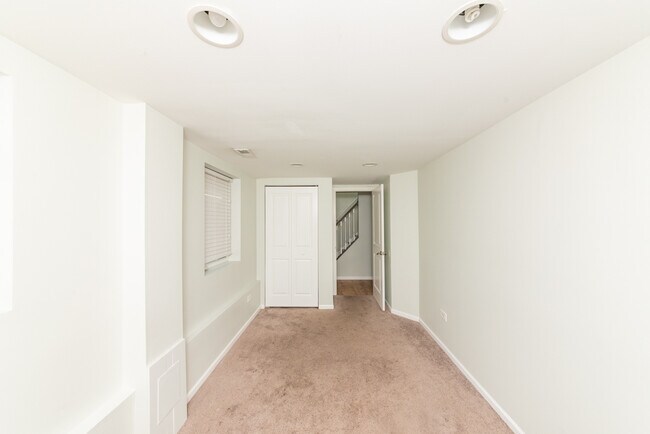 Foto del edificio - 712 N Willard Ct