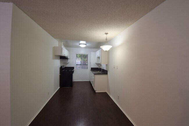 Building Photo - 6954 Woodman Ave