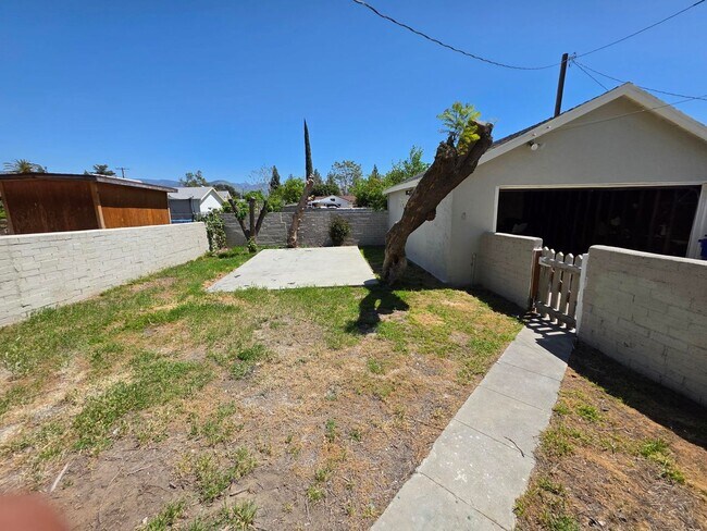 Foto del edificio - 2641 N Arrowhead Ave