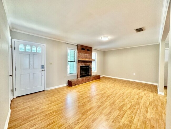Building Photo - Nice 3 bedroom home for rent in the heart ...