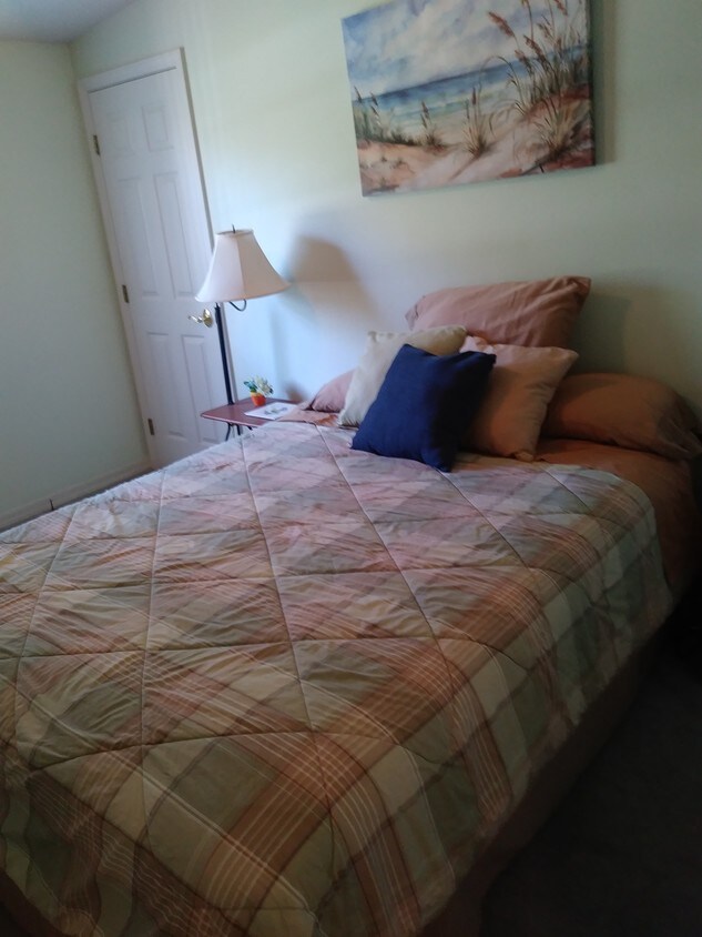 Queen bed in bedroom - 8001 Formby St