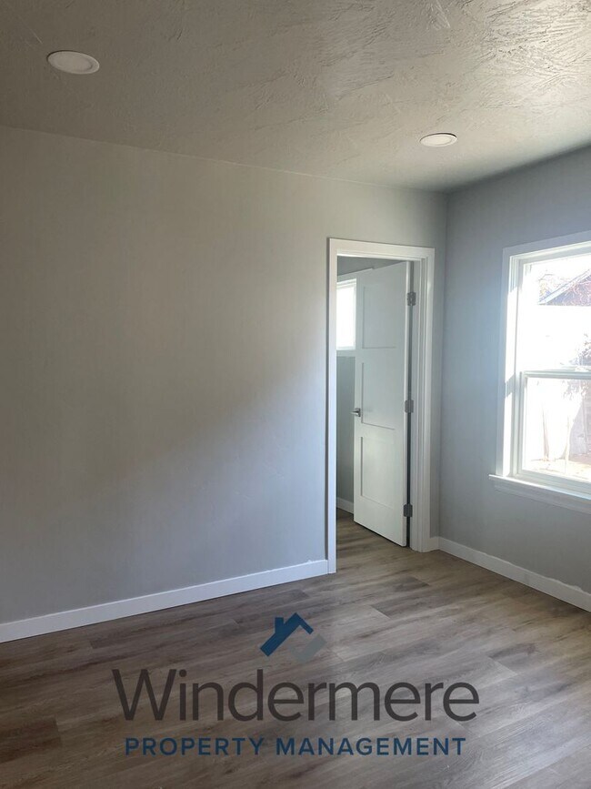 Building Photo - McAul212