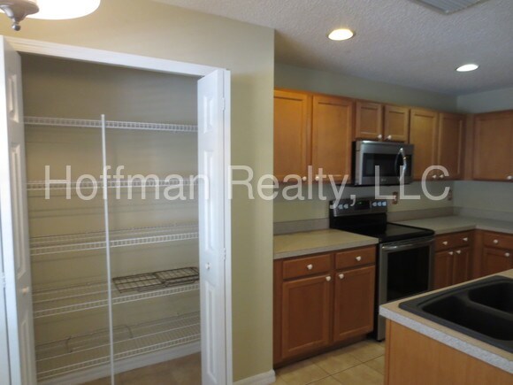 Foto del edificio - 8425 Edgewater Place Blvd