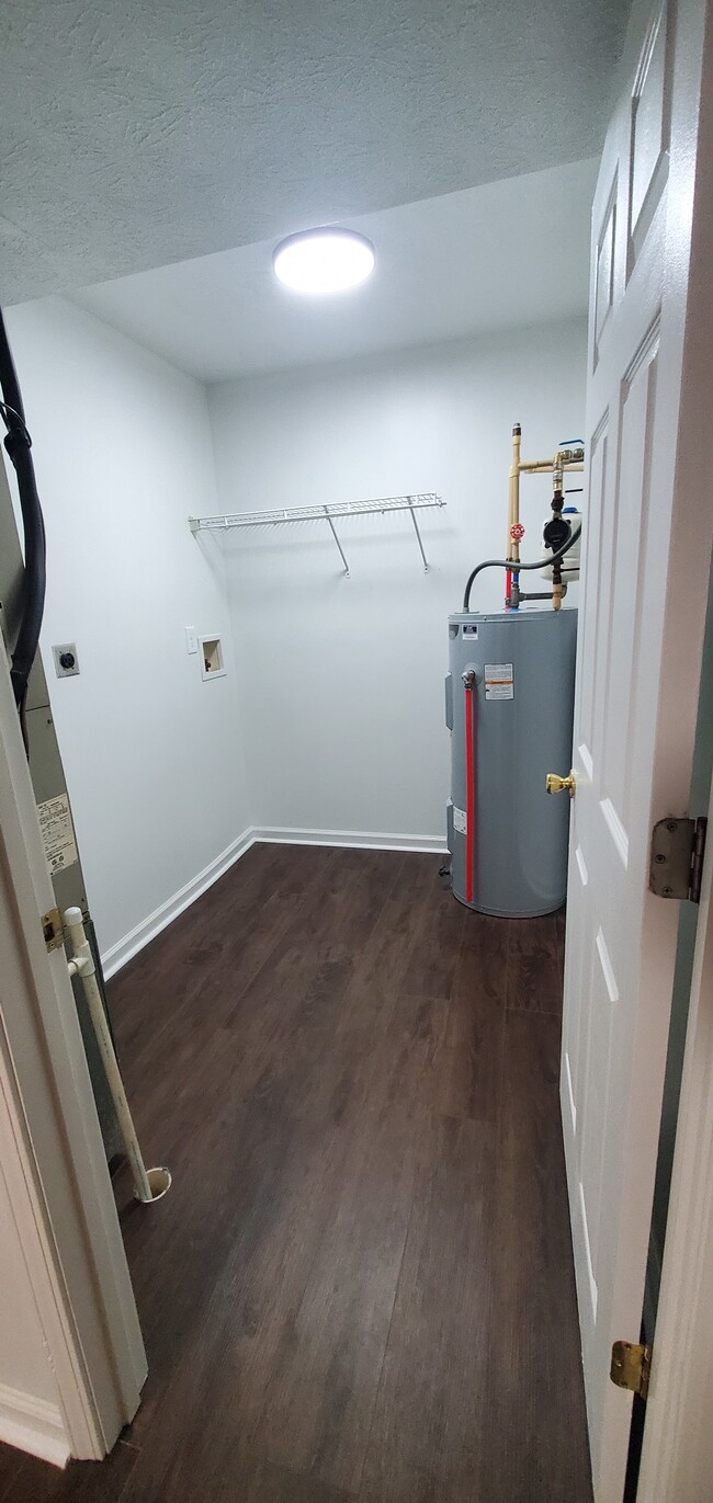 Utility room for wash/dryer hookup - 101 Stockton Ct