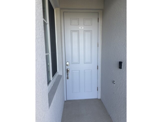 Foto del edificio - 2 Bedroom 2 bath Condo in Heritage Landing...