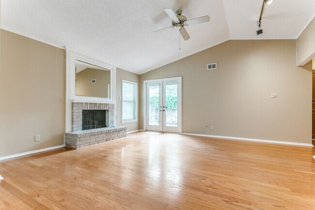 Foto del edificio - 4-BEDROOM IN BLOSSOM PARK