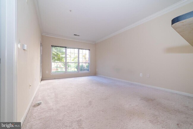 Building Photo - 4862 Eisenhower Ave