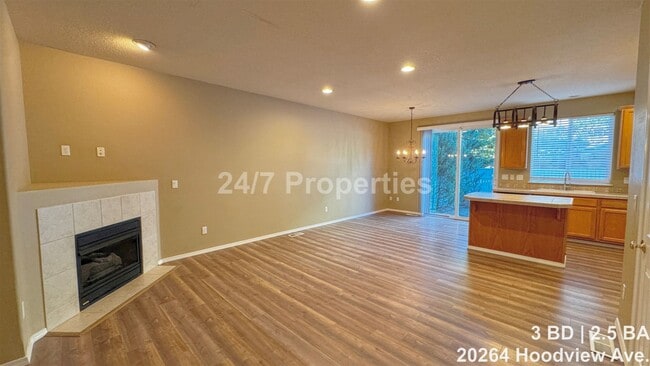 Foto del edificio - 20264 Hoodview Ave