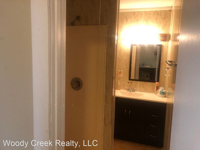 Building Photo - 1 br, 1 bath House - 801 1/2 Maple Street