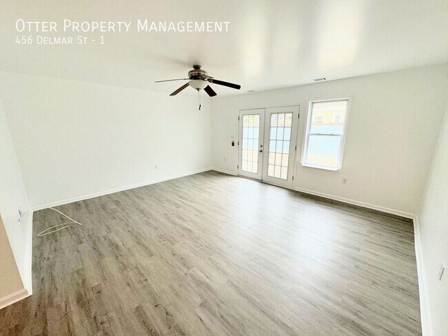 Building Photo - 456 Delmar St