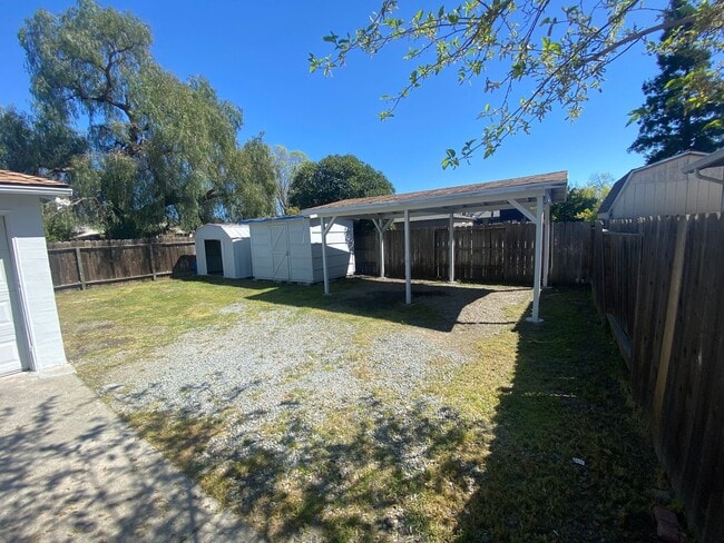 Building Photo - $2390 / 2 BR - GORGEOUS RECENTLY REMODELED...