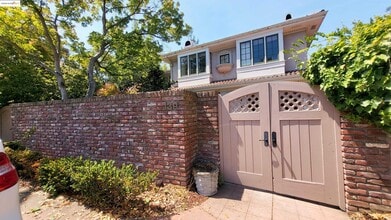 Building Photo - 139 Woodland Way