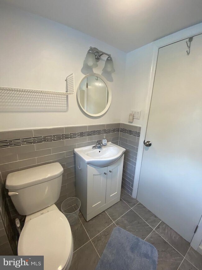 Building Photo - 524 Sanhican Dr