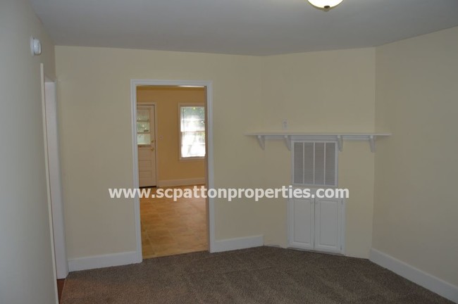 Building Photo - Eau Claire Duplex