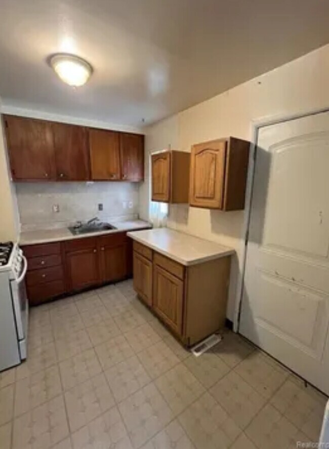 Foto del edificio - 6832 Cornell St