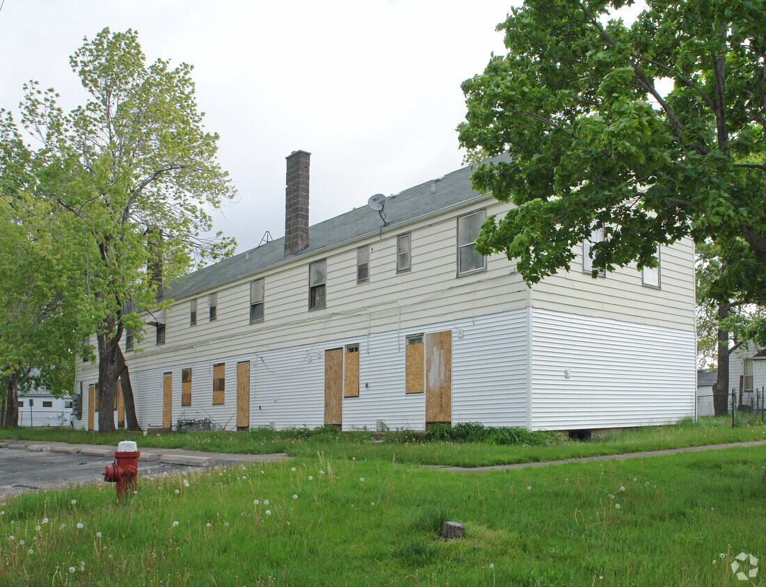 Foto principal - 45-55 Pyle Ct