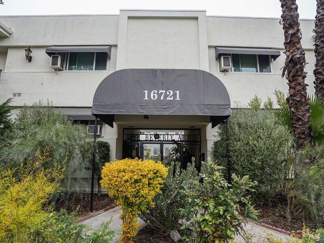 Beverly Arms Apartments in Van Nuys, CA