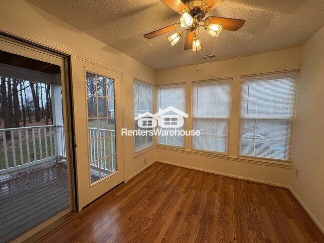 Foto del edificio - 904 Swallow Crest Ct