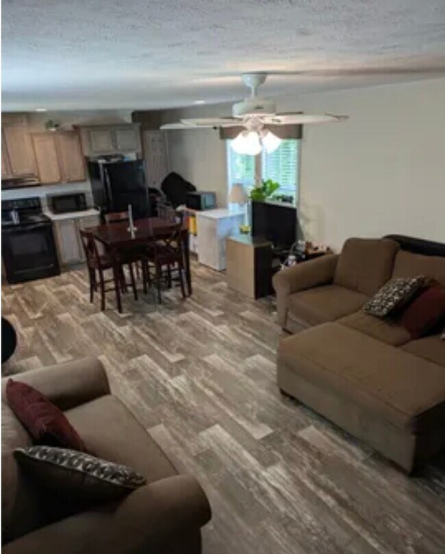 Foto del edificio - 255 Greenview Cir