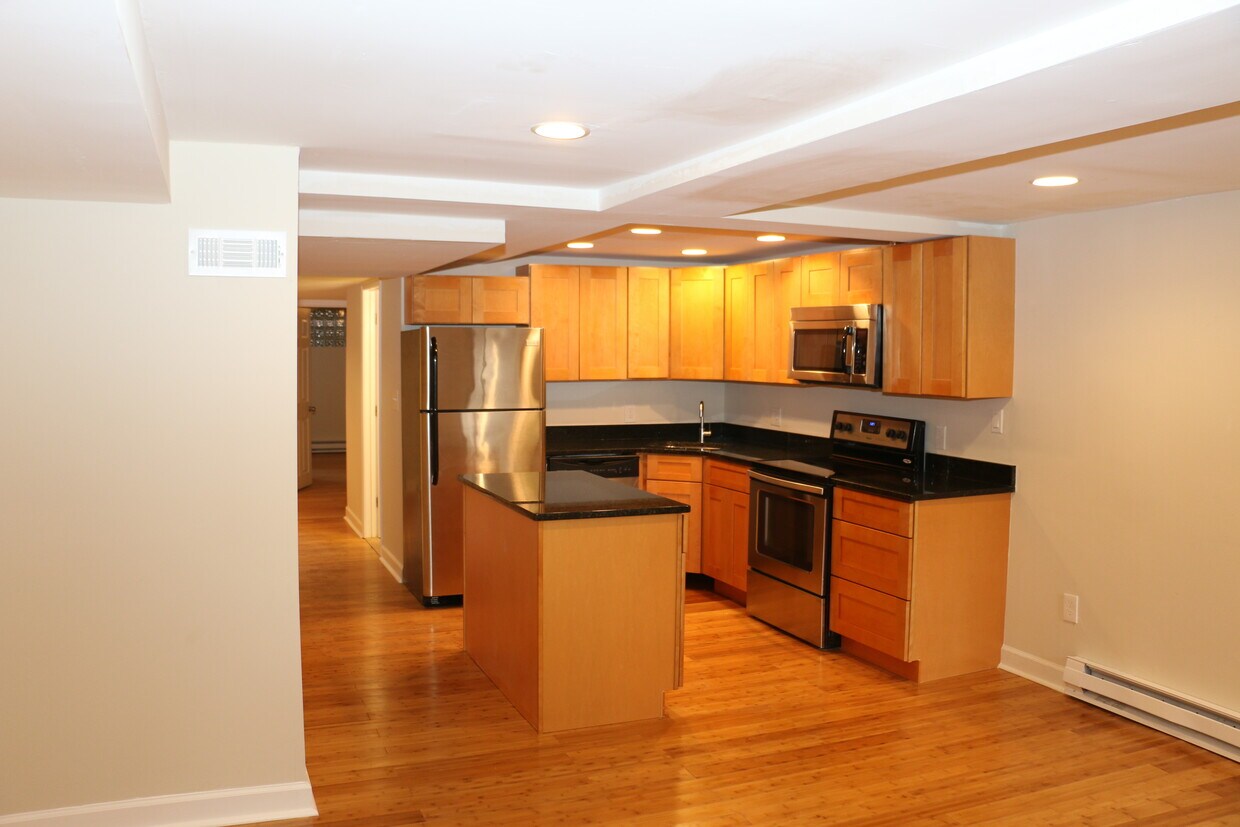 Foto principal - 3524 11th St NW