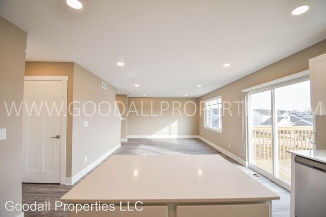 Building Photo - 4 br, 2.5 bath House - 228 Maple Ave