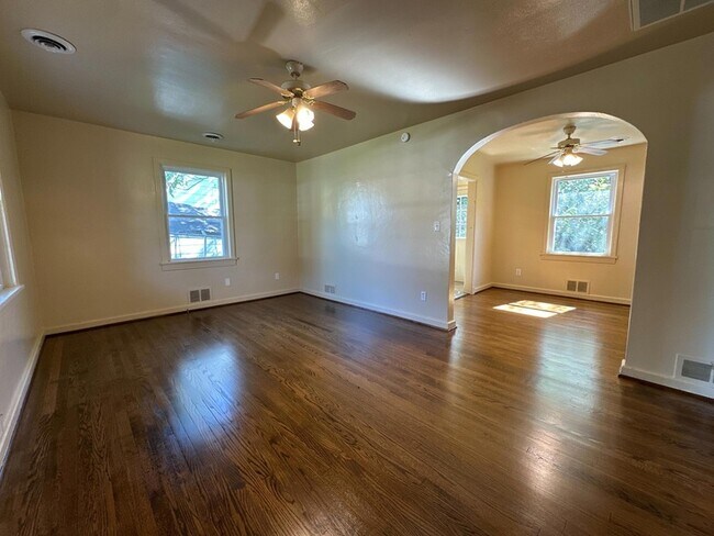 Foto del edificio - 1040 Hunt Ave NW
