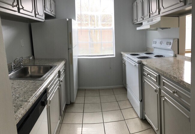 Foto del edificio - 15909 River Rd