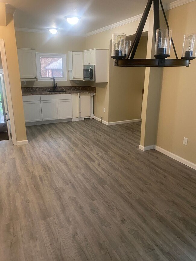 Building Photo - **PRICE REDUCED **Newly renovated three be...