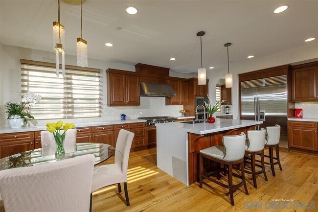 Building Photo - 1679 Buena Vista Way