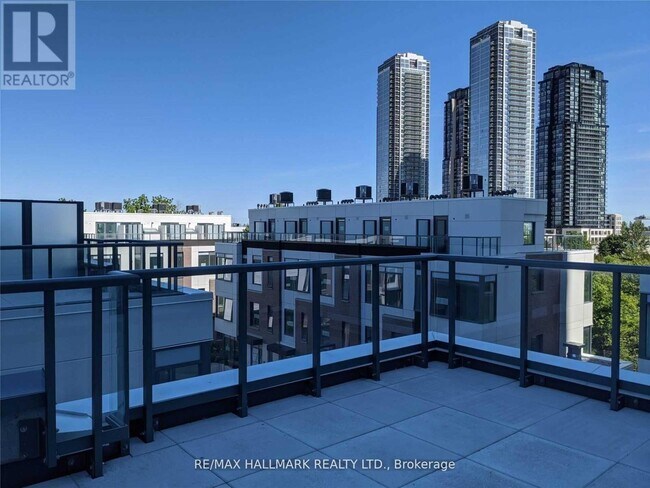 Photo du bâtiment - 1010 Portage Pkwy