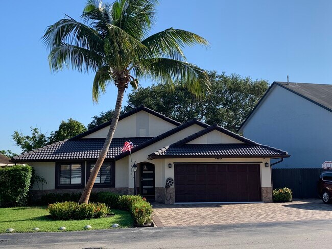 Photo - 7770 NW 189th St Apartments