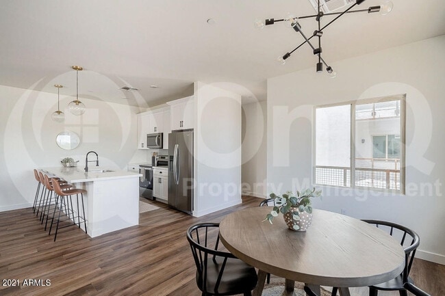 Building Photo - 1443 E Osborn Rd