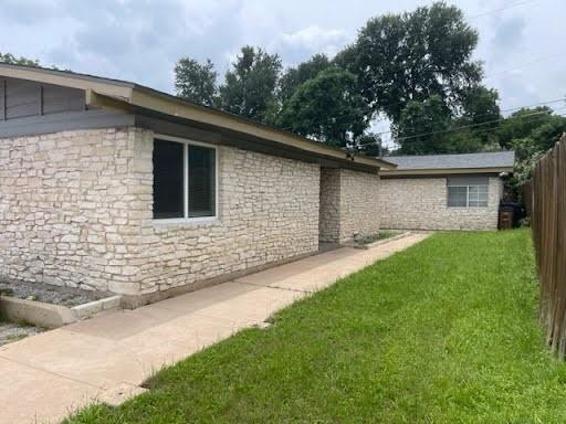 Building Photo - 2807 Lovell Dr