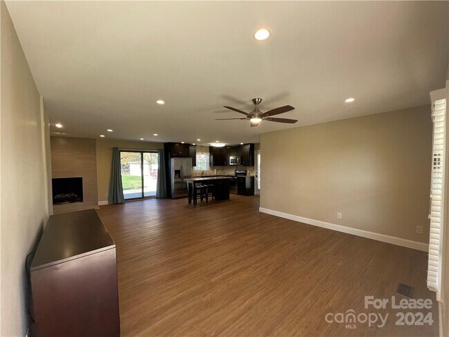Foto del edificio - 7920 Marley Dr