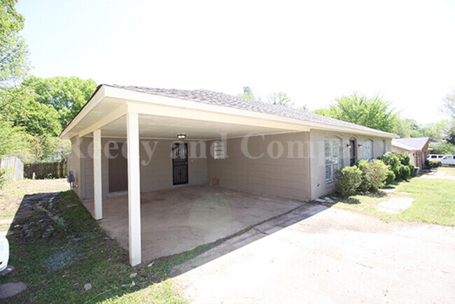 Building Photo - 3940 Kerwin Dr