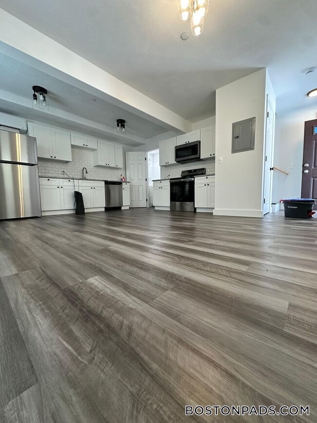 Foto del edificio - 211 S Main St