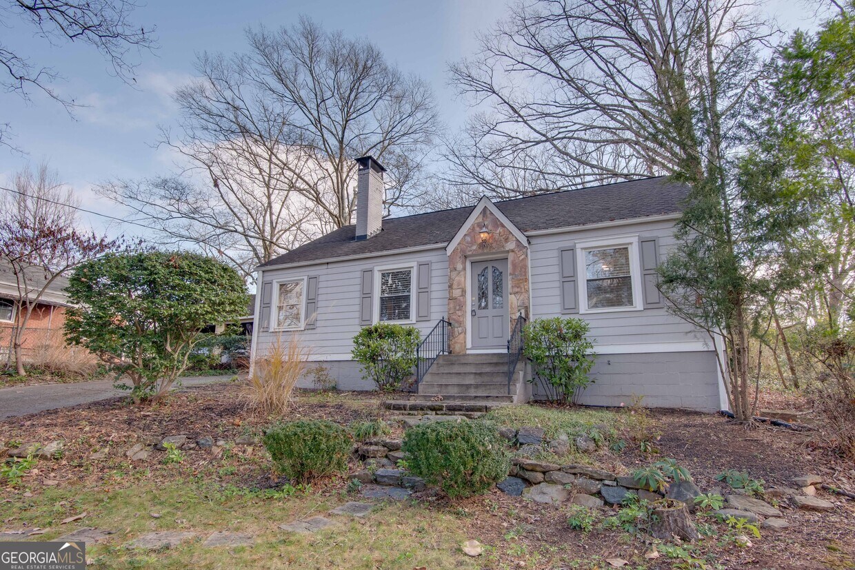 Primary Photo - 3352 Victoria St
